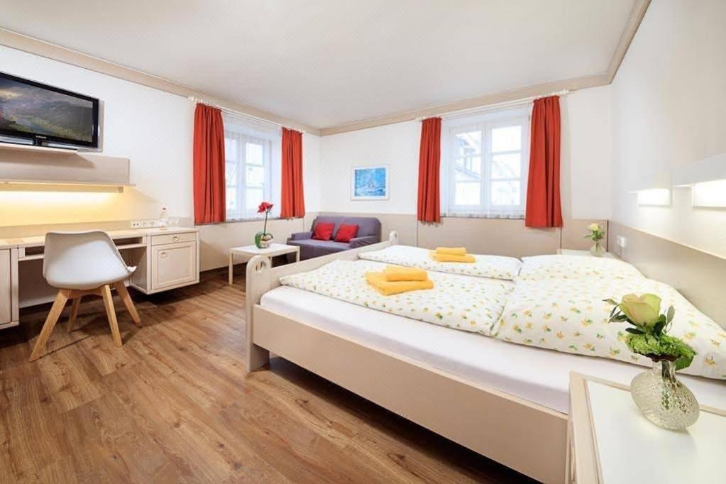 Hotel Und Gasthof Zur Laute Mindelheim Exterior foto